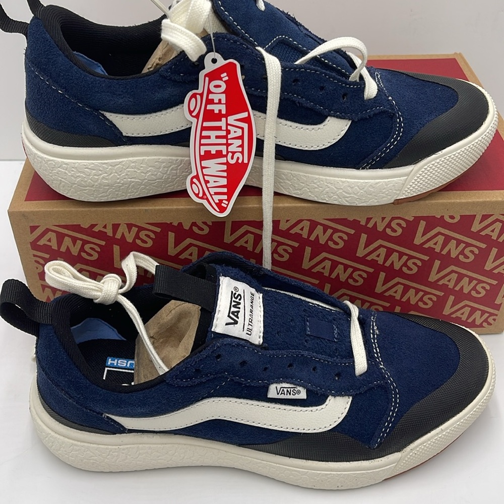 Vans WMNS Blue White Sneakers Ultrarange Exo
Suede Dress Blues/Black
VN0A4UWMLKV - Picture 2 of 16